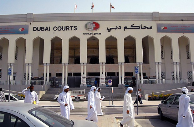 В Дубае суд приговорил двух мошенников к 500 годам тюрьмы