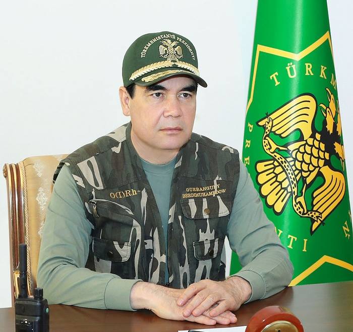 Президент Туркменистана проверил боеготовность Национальной армии
