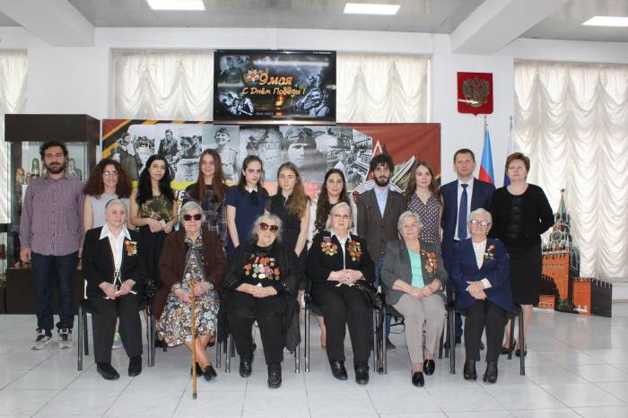 В Баку прошло дружеское чаепитие с участием ветеранов и молодежи - ФОТО