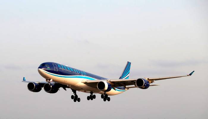 Самолет AZAL совершил экстренную посадку 