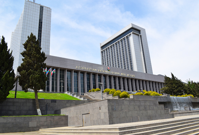 Парламент Азербайджана провел специальное заседание