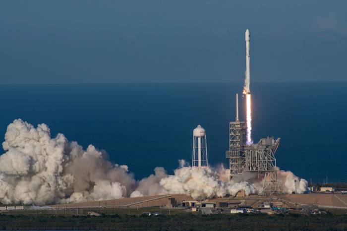 В Калифорнии стартовала ракета Falcon 9
