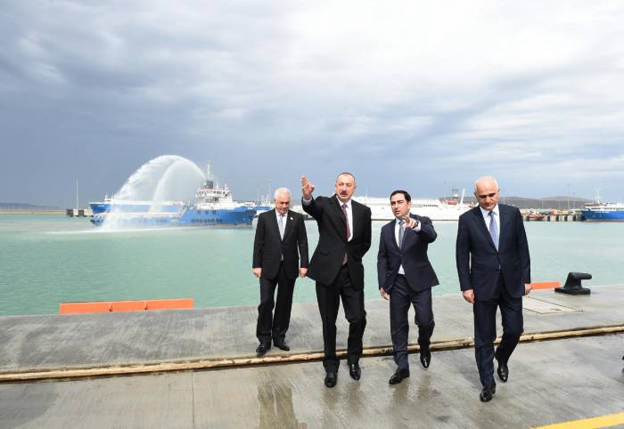 Ильхам Алиев на открытии портового комплекса в Баку - ФОТО(ОБНОВЛЕНО)