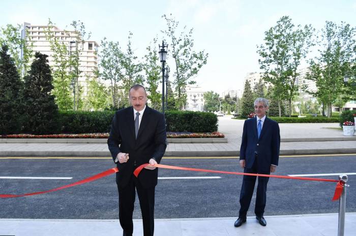 Ильхам Алиев на открытии нового здания партии "Ени Азербайджан" - ФОТО