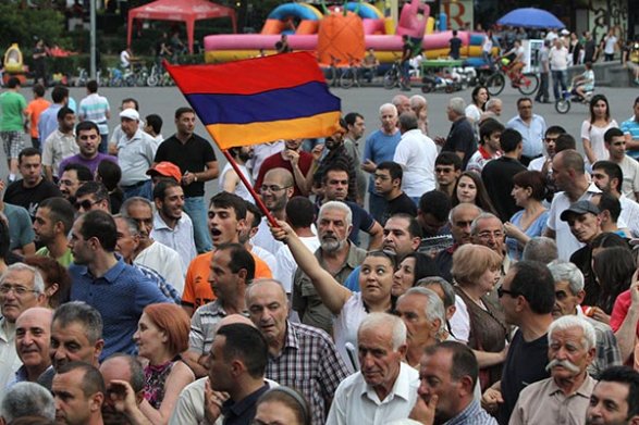 Армению накрыла очередная волна протестов 