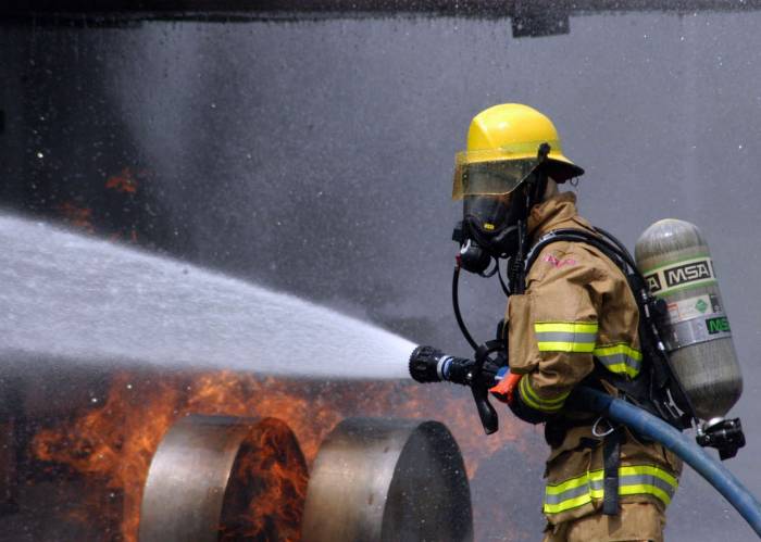 Не менее 22 человек пострадали при пожаре в США 
