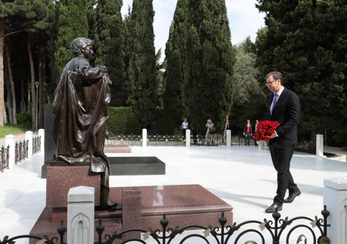 Глава Сербии посетил могилу великого лидера Гейдара Алиева - ФОТО