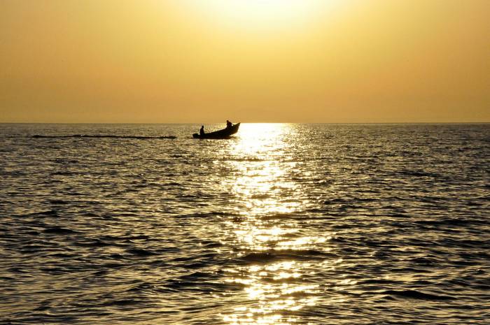 МЧС: В Каспийском море обнаружена лодка с телами двух человек