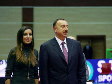 Ильхам Алиев и Мехрибан Алиева принимают участие в торжественном мероприятии по случаю 100- летия АДР