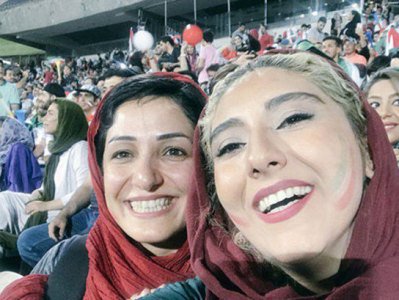 Иранки впервые легально смотрели футбол на стадионе