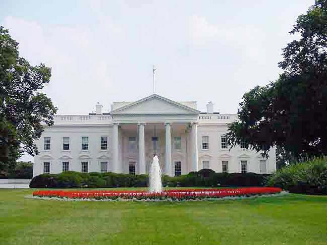 Белый дом проводит переговоры по поводу возможной встречи Трампа с Путиным‍
