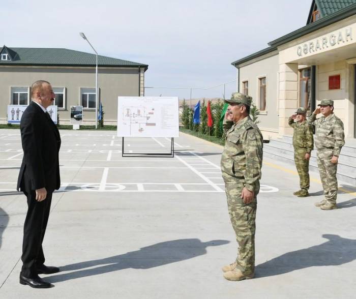 Ильхам Алиев на открытии N-ской воинской части минобороны - ФОТО
