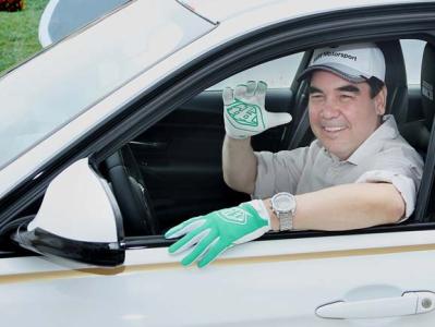 Президент Туркмении создал автомобиль по чертежам