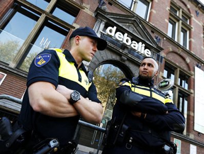 В Амстердаме автомобиль протаранил здание газеты Telegraaf
