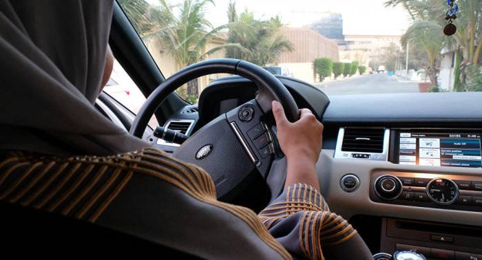 Саудовские женщины начали работать в такси