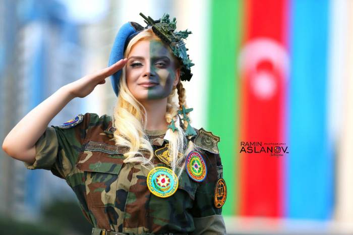 Азербайджанская красавица из спецназа очаровала всех - ФОТО