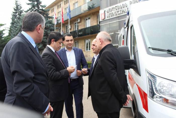 Фонд Гейдара Алиева подарил Болнисскому району Грузии автомобиль скорой помощи - ФОТО