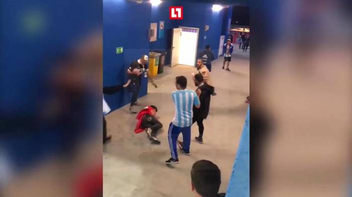 Аргентинские фанаты избили хорвата после разгрома сборной - ВИДЕО 