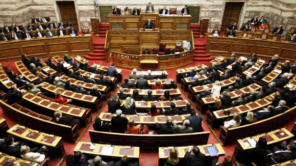 В Греции парламент принял закон о новых реформах