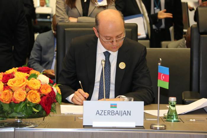 Азербайджан поддержал решение ОПЕК по увеличению добычи нефти 