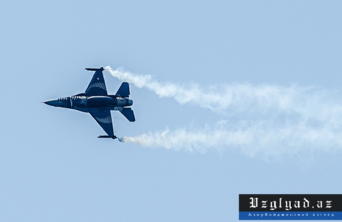 Турецкие истребители F-16 в небе над Баку - ФОТО