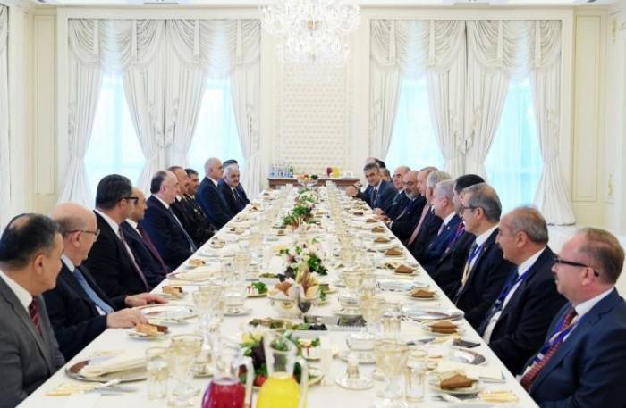 Проведена встреча президентов Азербайджана и Турции в расширенном составе
