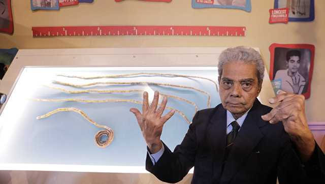 Индиец, 66 лет отращивавший ногти, состриг их - ФОТО 
