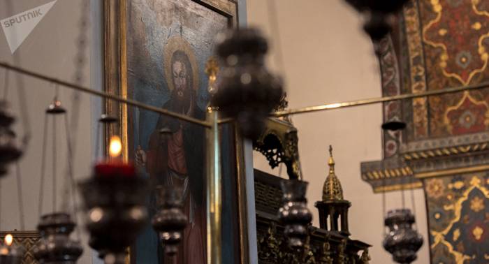 Против Католикоса: активисты ворвались в канцелярию Первопрестольного Эчмиадзина