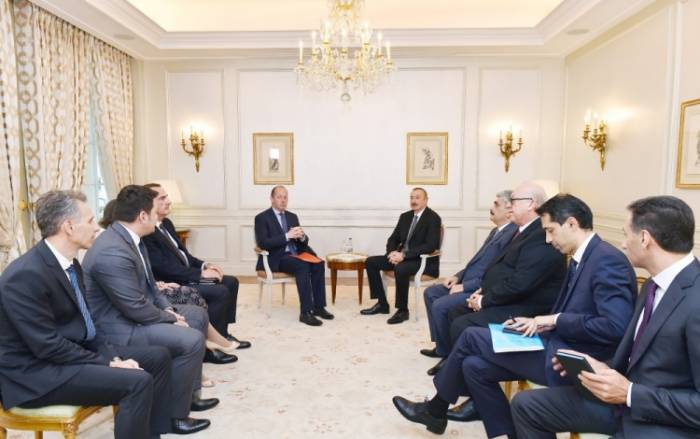 Ильхам Алиев встретился с вице-президентом Airbus по Евразии