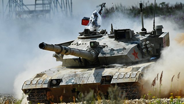 Сборная Китая победила в первом заезде танкового биатлона на АрМИ-2018
