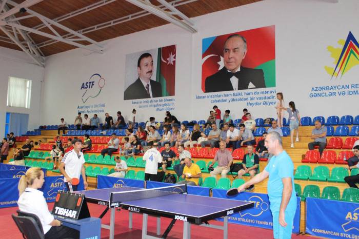 В Баку прошел турнир по теннису в честь Дня национальной прессы - ФОТО