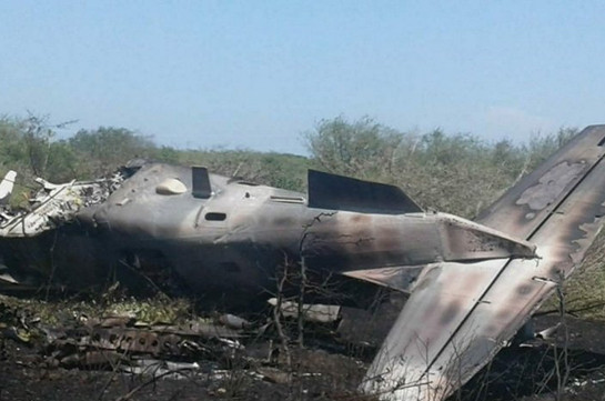 В Мексике разбился военный самолет