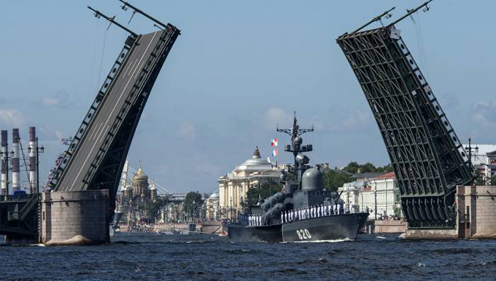 В Санкт-Петербурге начался главный военно-морской парад
