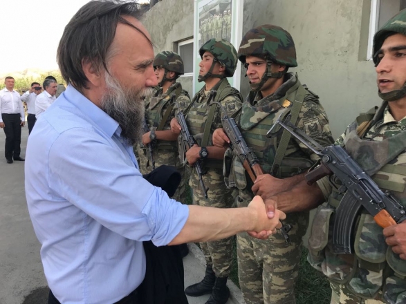 Российские депутаты и общественные деятели в окопах азербайджанской армии - ФОТО 
