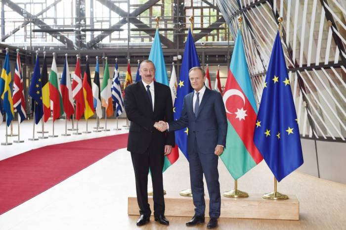 Официальные представители ЕС распространили в Twitter сообщения о встрече Ильхама Алиева с Дональдом Туском - ФОТО
