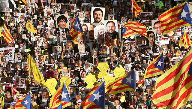 В Барселоне 110 тысяч человек потребовали освободить каталонских политиков
