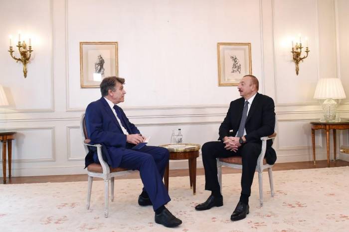 Ильхам Алиев встретился с председателем Института международных связей Франции