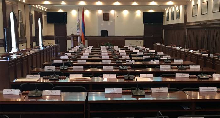 Заседание Совета старейшин Еревана сорвано