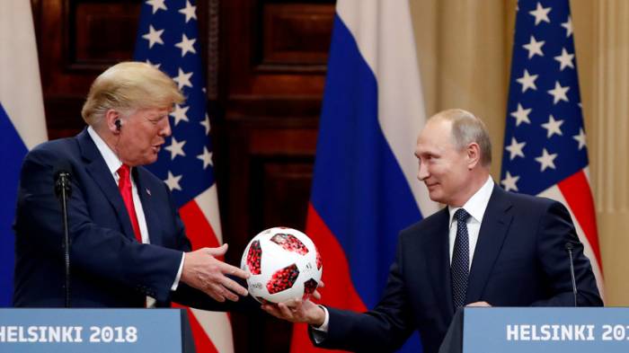 Подаренный Путиным Трампу мяч проверят спецслужбы США