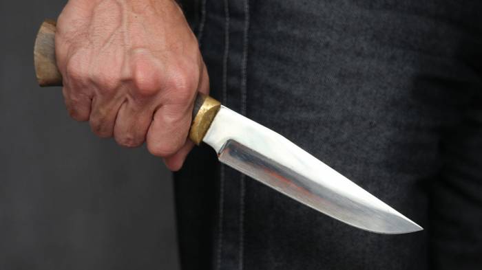В Баку мужчина нанес своей жене 14 ударов ножом

