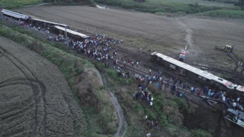 Крушение поезда в Турции: 24 погибших
