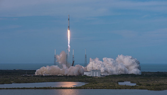 Falcon 9 стартовала с космодрома в Калифорнии с десятью спутниками