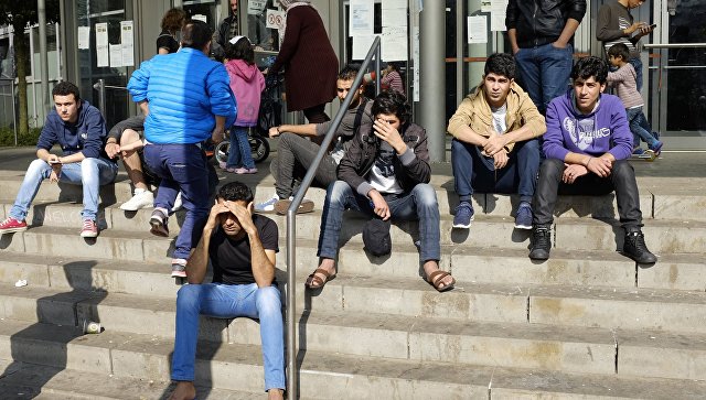 В Испании стали размещать мигрантов на футбольных полях
