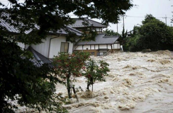 В Японии число жертв ливневых дождей увеличилось 