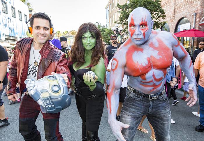 Тысячи супергероев на улицах Сан-Диего - ВИДЕО
