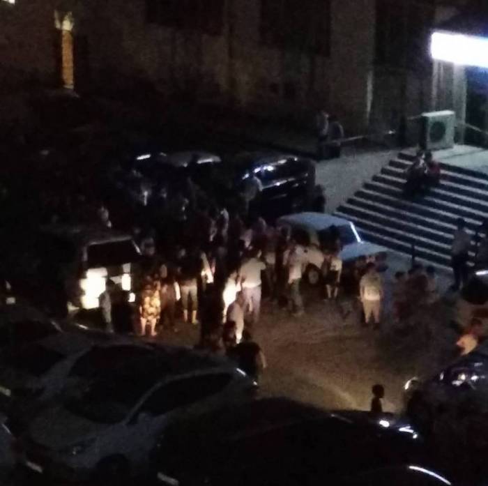 В Баку сорвался в шахту лифт: 3 человека получили повреждения - СПИСОК
