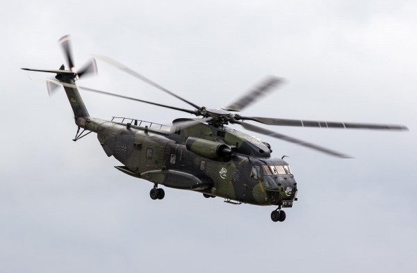 Иллюминатор военного вертолета США упал в Японии