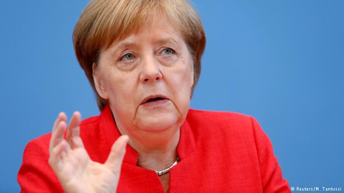 Меркель: Россия прибегает к методам гибридной войны