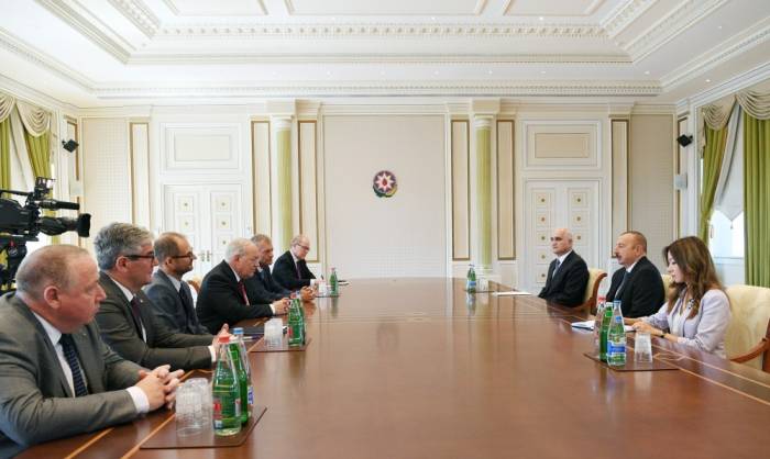 Ильхам Алиев принял делегацию  из  Швейцарии - ФОТО
