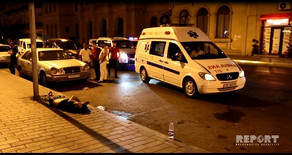 В центре Баку в нетрезвом состоянии скончался молодой парень 